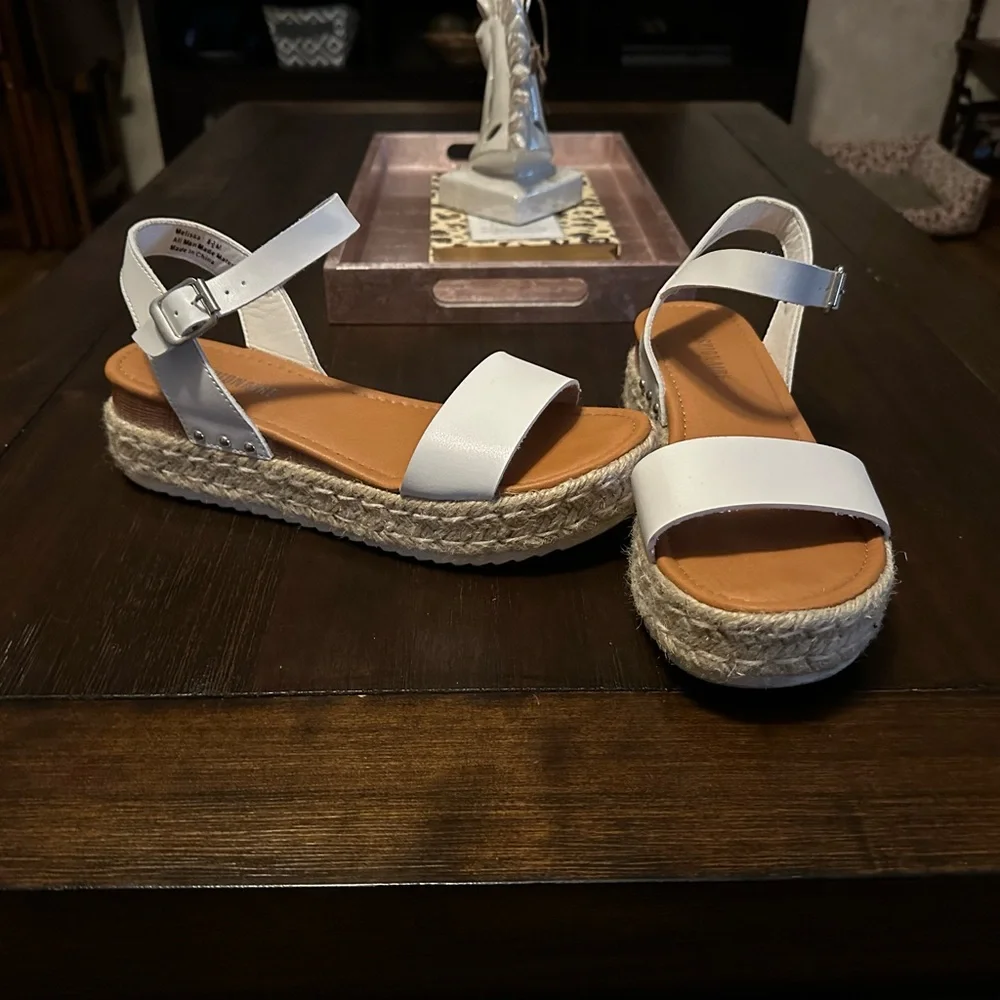 Platforms - Picture 1 of 1